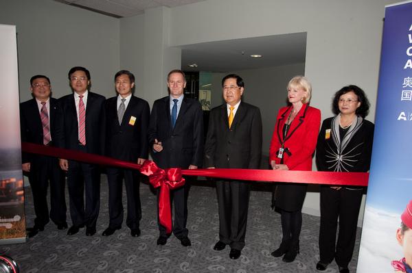 John Key and Chinese VIP delegation ribbon cutting
